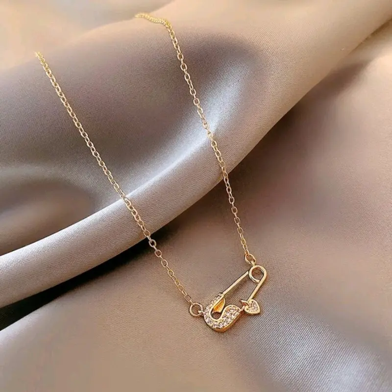 Kalung Pin Diamond Model Peniti Titanium 0