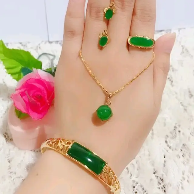gelang dan cincin giok hijau cantik