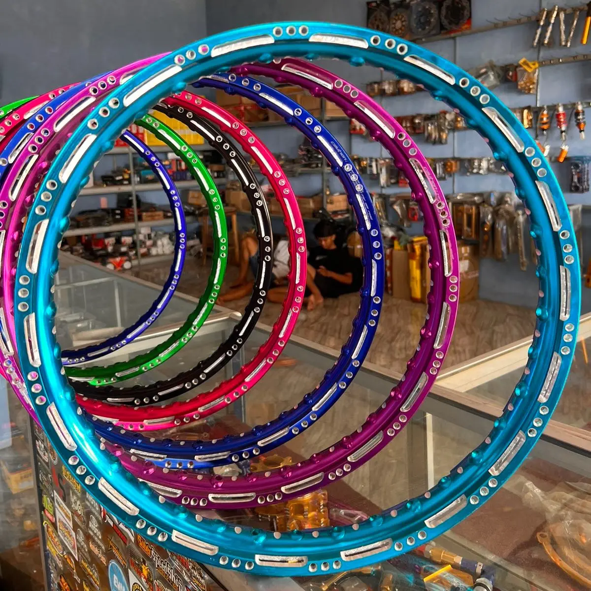 VELG COAK BUBUT BOLONG Accessories