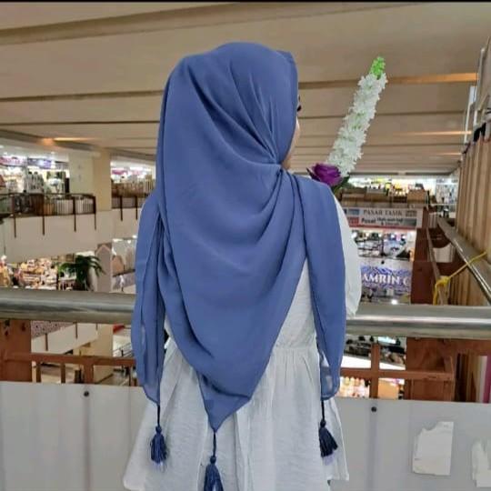 Product Introduction of Segiempat tassel jumbo syari size 130x130cm / hijab segiempat pompom viral 24