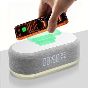 ワイヤレス充電ステーション デジタルアラーム時計、温度表示付き、15Wワイヤレス充電ドック、ナイトライト付き、iPhone 17/16/15/14/13/12、Samsungシリーズ対応