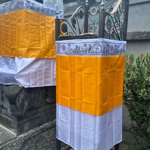 Wastra Pelinggih putih Kuning dan poleng