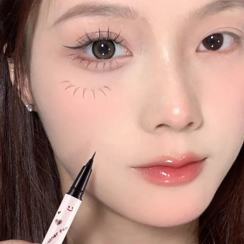 Eyeliner halus, tahan air, tahan keringat, halus dan mudah digunakan 1