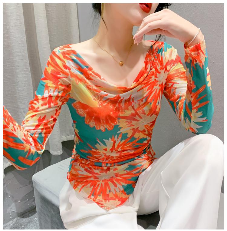 Product Introduction of DL 2025 Early Autumn Long Sleeve Printed T-shirt New Slim Fit Style Regular Pullover V-neck Top Europe and America 10