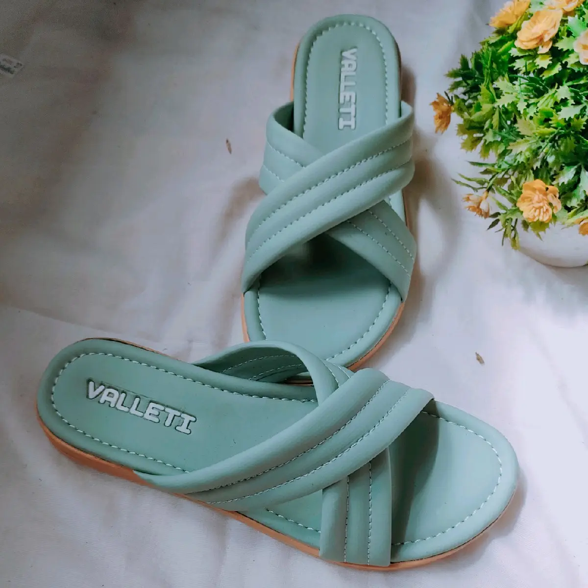 sandal valleti trepes silang model kekinian