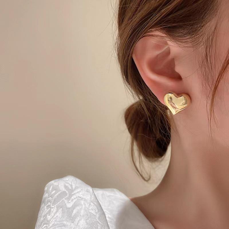 Product Introduction of Summer Heart Design Earrings, Earrings for Pierced Ears, Simple Niche Street Style Earrings for Women, Gold/Silver Daily Clothing Accessories, Party Casual Jewelry，Personalized Earrings, Suitable for Small Present for Friends love  charms 4