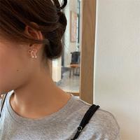 Gambar EAR PARTNER-S925 Jarum perak Sepasang anting-anting mutiara model pita logam dua arah untuk wanita, memancarkan gaya yang canggih, unik, modis, dan serbaguna. - Perak dari EAR PARTNER Kota Administrasi Jakarta Utara 4 Tokopedia