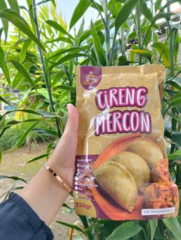 Product Review of 1 Pack Cireng Mercon Umafood Isi Ayam Suwir Pedas / Jando Pedas / Usus Pedas / Ati Pedas / Keju from B**🐼 2