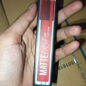 WARDAH BB Tint Lightening Fresh BB Tint 15ml - Base Makeup Super Ringan yang Diformulasikan dengan SPF 32 PA+++ dan Serum Niacinamide Untuk Hasil Makeup Flawless dan Cerah - Foundation - Tahan Air & Keringat - Tahan Lama- Makeup