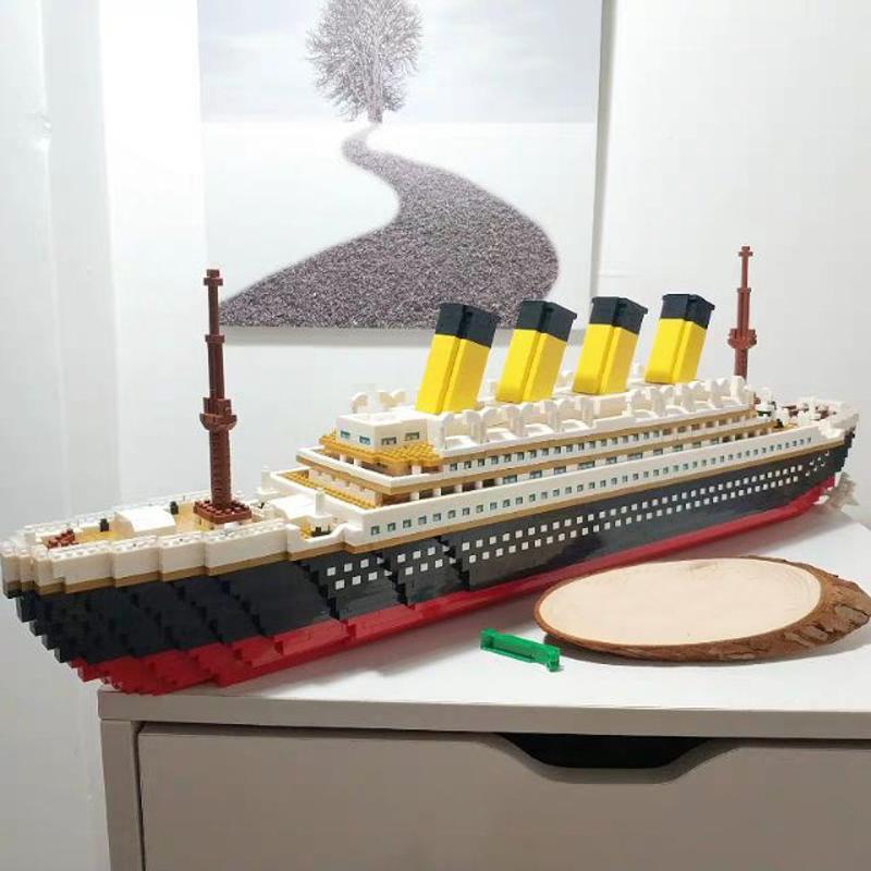 Titanic Building Blocks Assembled Toys Giant Boys and Girls Puzzle Cruise Ship Model Valentine's Day Gift（3688 PCS） 3