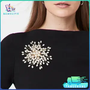 Elegant Pearl Flower Brooch Handmade Pearl Handmde Brooch