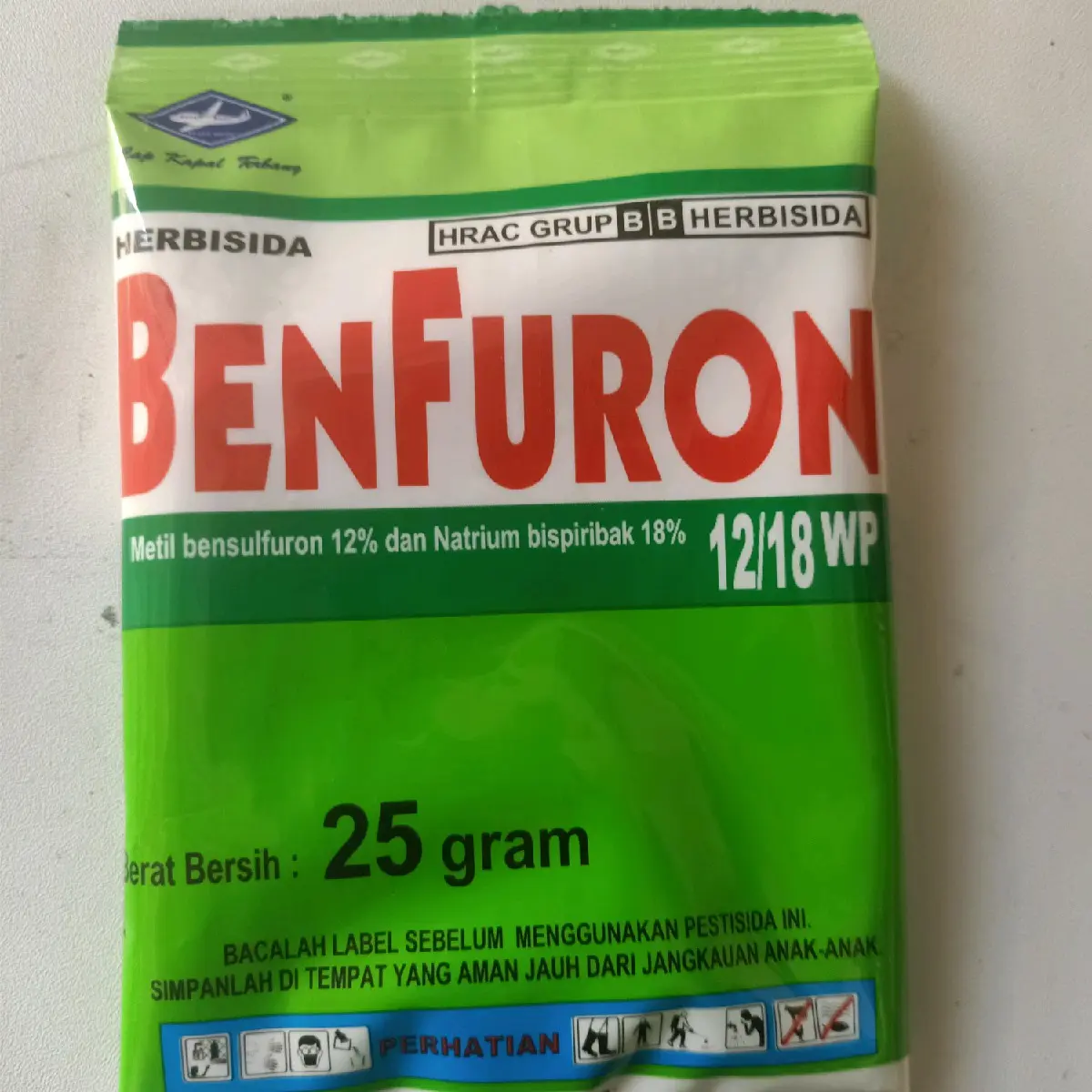 Benfuron 25 herbisida selektif