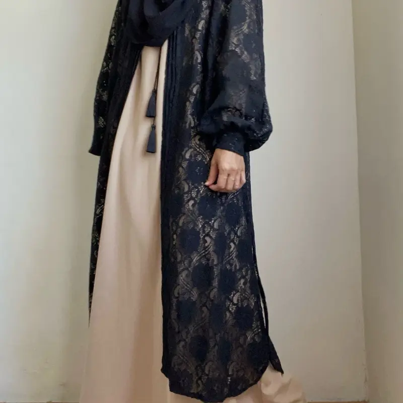 GOOD LOOKING - Laila Lace Outer 2
