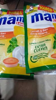 Product Review of Mama Lemon Sabun Cuci Piring Lemon & Daun Mint Refill 680ml x2 from i**h 0