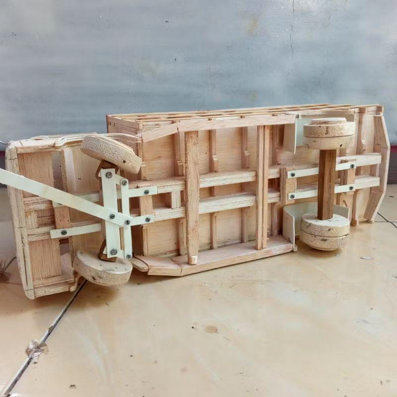 Miniatur Truk oleng model Ragasa kayu ban belok pintu buka