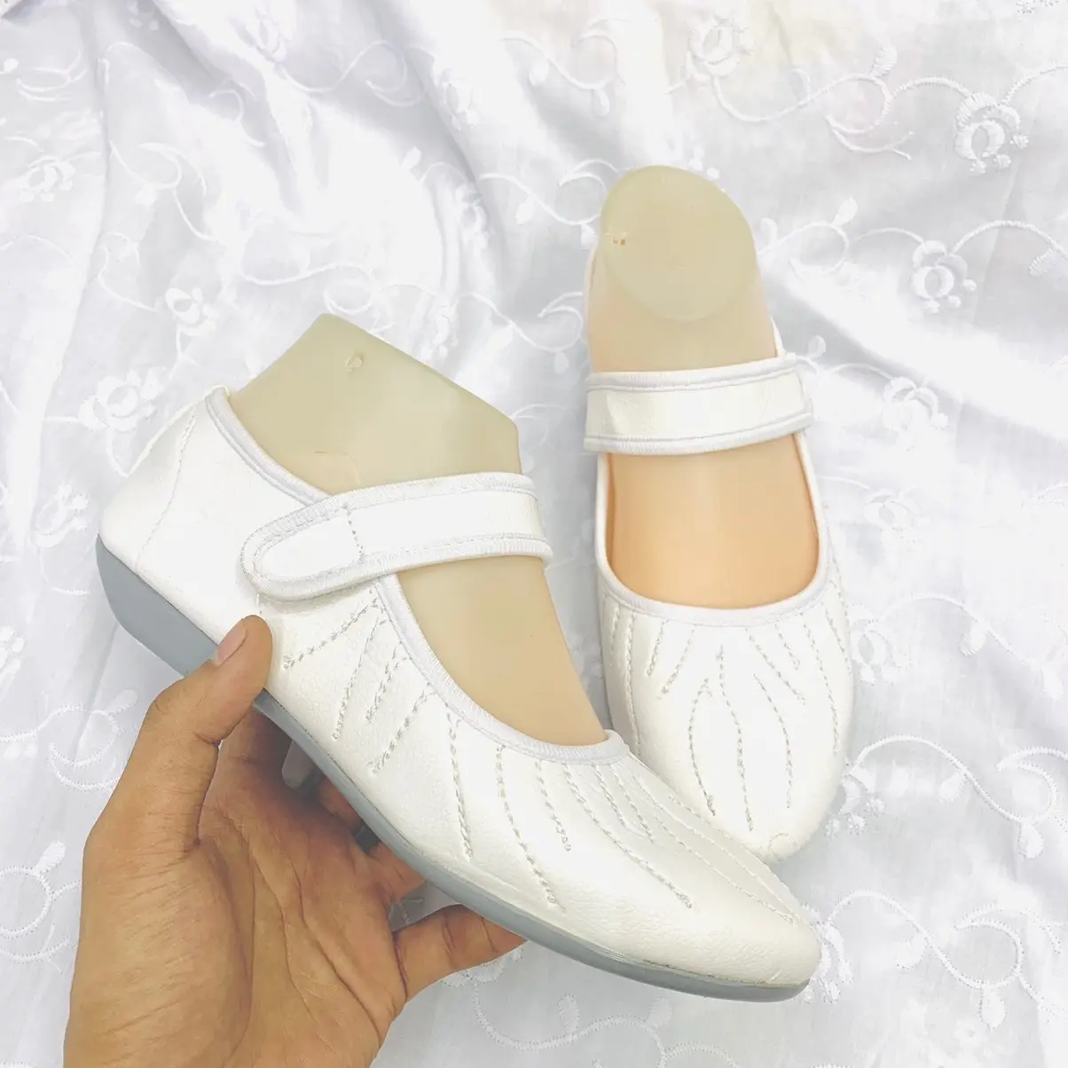 Sepatu haji dan umroh model akar wanita putih cocok untuk Umroh haji pengajian dan mengajar menjual perlengakapan haji dan umroh