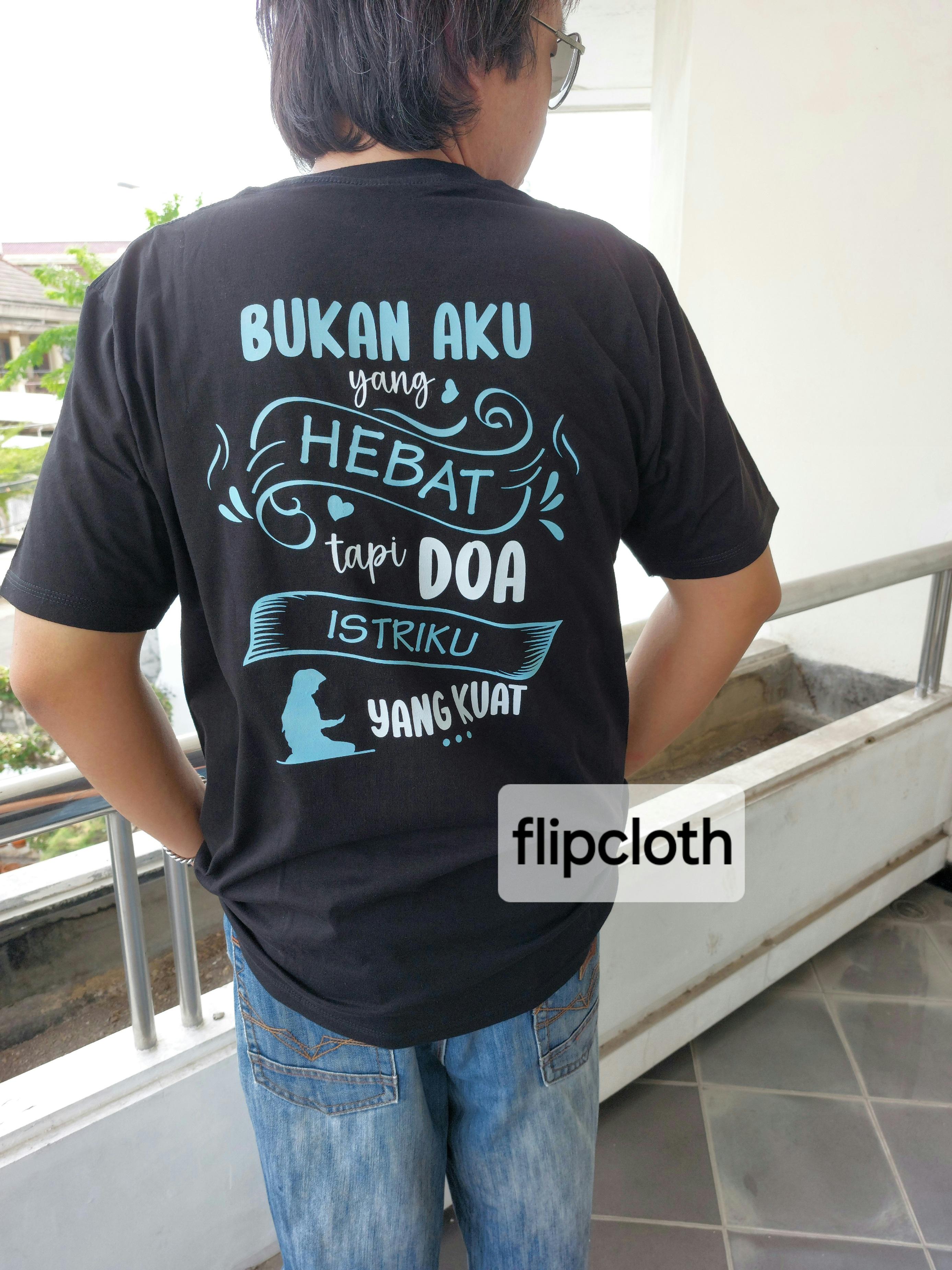 Kaos Bukan Aku Yang Hebat Tapi Doa Istriku Yang Kuat - Baju Cotton Combed 30s Premium Katun Tshirt Keren  Nyaman Atasan Distro Pria Unik Dewasa