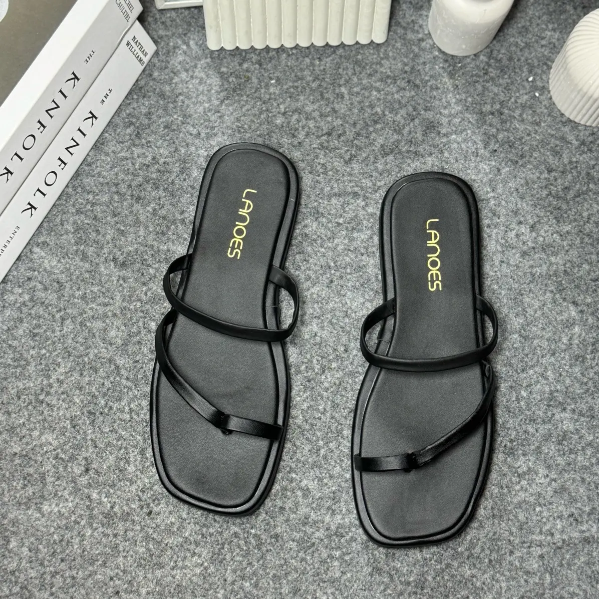 LANOES Sandal Sendal Wanita Kekinian Terbaru Korean Style Simpel Trendy Tanpa Hak Karet santri