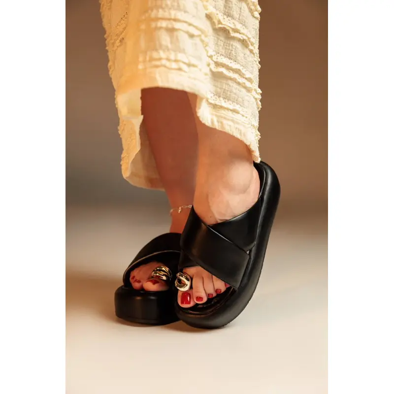 Sandália Feminina Zature Flatform Plataforma Tiras X Cruzada Acolchoadas Antiderrapante Enfeite Metalizado