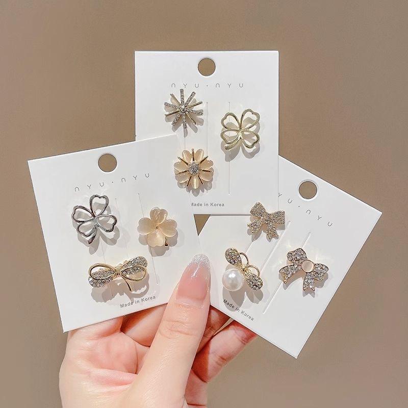 Product Introduction of V-Neck Anti-Exposure Buckle Brooch for Women 2