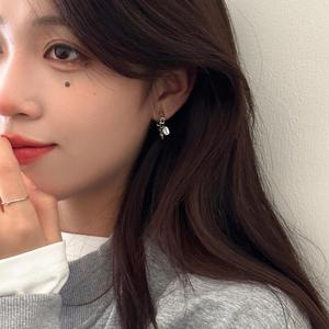 EAR PARTNER-クールでスタイリッシュなクロスピアス、金属の透かしデザイン、トレンディなスタッドピアス、レトロな個性派イヤリング、ユニセックスアクセサリー（eh-1245）