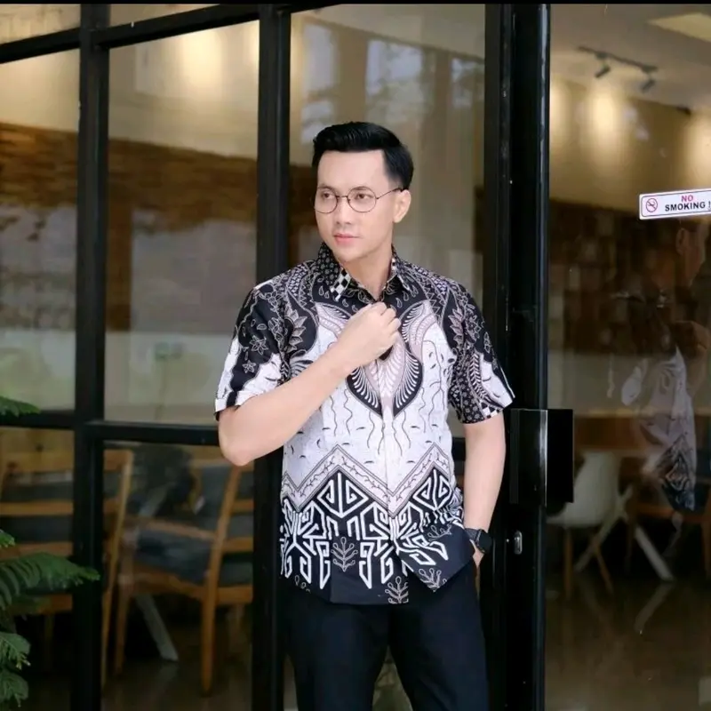 Kemeja batik motif gentala putih lengan pendek slimfit lapis furing bahan katun prima premium Katun Baju Nyaman Pria 4