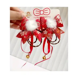 Fashion Jewelry 1 Pasang Jepit Rambut Anak dengan Hiasan Lonceng dan Bulu Lembut Warna Merah dan Putih