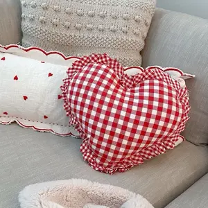 (Pre-Order 14 hari) Bantal bentuk hati motif gingham / bantal aestetic / bantal decorasi / banta lucu
