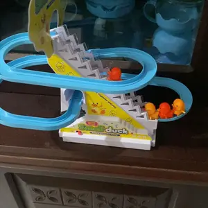 ( BISA COD ) PROMO FREE BATERAI MAINAN BEBEK NAIK TANGGA UNTUK STIMULASI TENGKURAP TUMMY TIME TRACK TANGGA BEBEK SMALL DUCK BEBEK KUNING / TRACK RACING BALAP NAIK TANGGA SNI / MAINAN ANAK LAKI LAKI / MAINAN ANAK PEREMPUAN MURAH