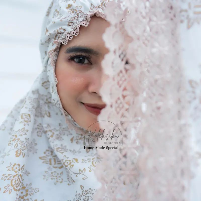 Mukena Katun Motif Renda Gold Premium Terbaru Atasan Bawahan Mukenah Traveling Muslim Dewasa 7