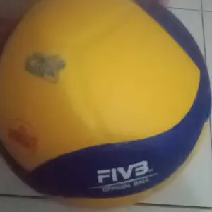 MIKASA Bola Voli Empuk Pres Spons V300W - Latihan Gratis Pentil Jaring Ball Outdoor Volley