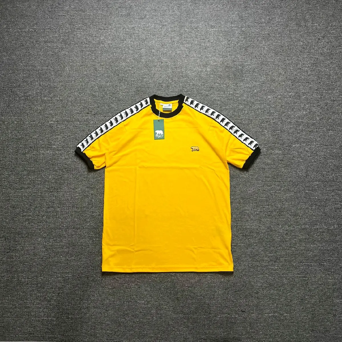 KAOS Pria Casual Taped Ringer Kuning Bordir dengan Logo Dada Bordir Komputer - Bahan Katun Combad 24s