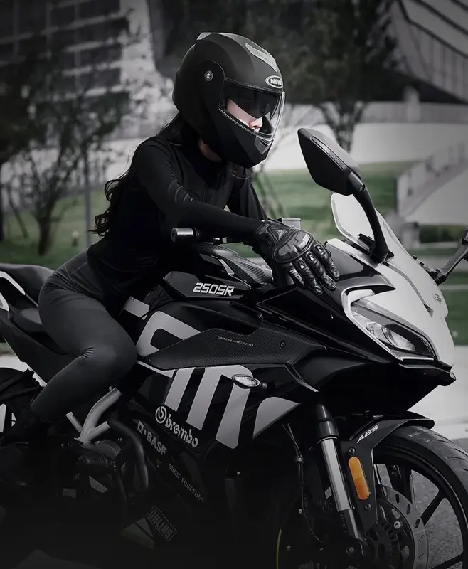 helm sepeda motor Perlindungan berkendara Helm pengaman Helm yang ramping Anti jatuh, anti terjepit 1