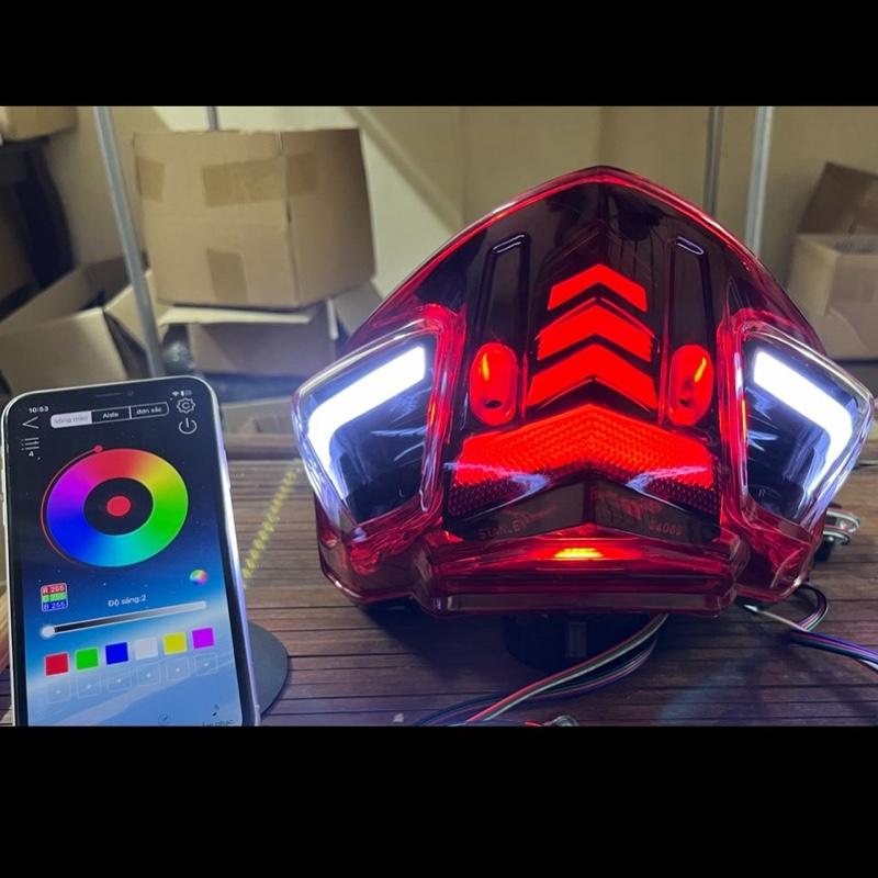 Cụm Hậu Audi Wave 110 TC Touring đổi màu điều khiển qua điện thoại kèm mạch audi phiên bản cao cấp giắc cắm zin phải xài điện ăcquy 12V Bảo Hành 6 tháng