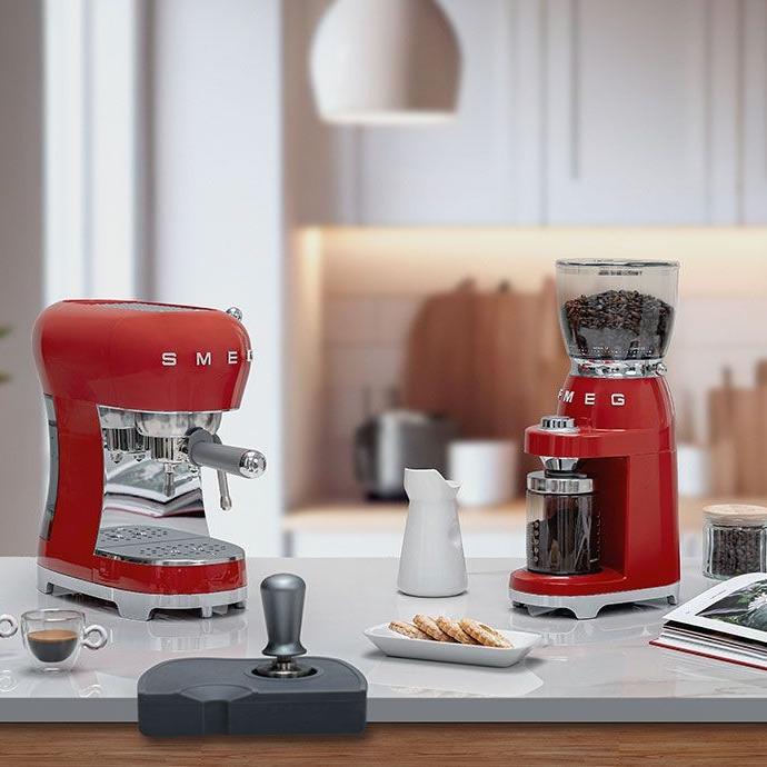 SMEG ECF02 Espresso Coffee Machine - 50's Retro Style Aesthetic 5