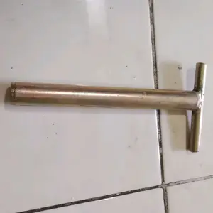 pen singkal G 1000. kegunaannya sebagai pen penyambung singkal dan garu pada traktor G 1000. ukurannya panjang 18cm,  diameter 20mm