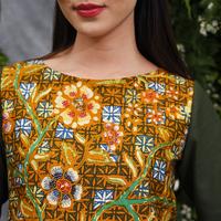 Gambar NONA RARA - Rembulan Encim T4309, Baju kerja batik blouse wanita modern - S dari Nona Rara Batik Kota Administrasi Jakarta Timur 3 Tokopedia