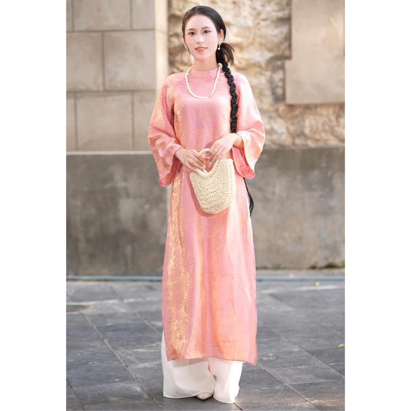 Áo dài Phạm Hương Áo dài Nguyệt Sa chất liệu chất liệu tơ lụa ánh kim áo dài cách tân dáng suông cổ tròn