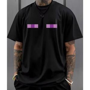 Esta camiseta con temática de Minecraft presenta ojos pixelados morados. Con personajes clásicos del juego, es el regalo perfecto para los fans de la serie. Ideal tanto para el día a día como para fiestas, está disponible tanto para hombre como para mujer