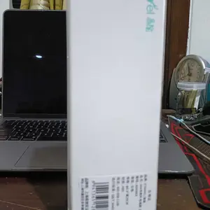 8-in-1 Travel Toiletries Kit Portabel Dalam Kemasan Berisi Peralatan Kamar Mandi, Perawatan Mulut, Sampo, Sabun Mandi, Dan Perlengkapan Perjalanan