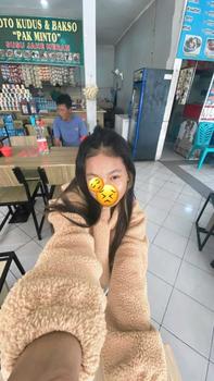 Product Review of Sweater Hoodie Crope V Bear Sherpa Bulu Domba Fit Wanita Tebal Oversize Cream from T**🚀 3