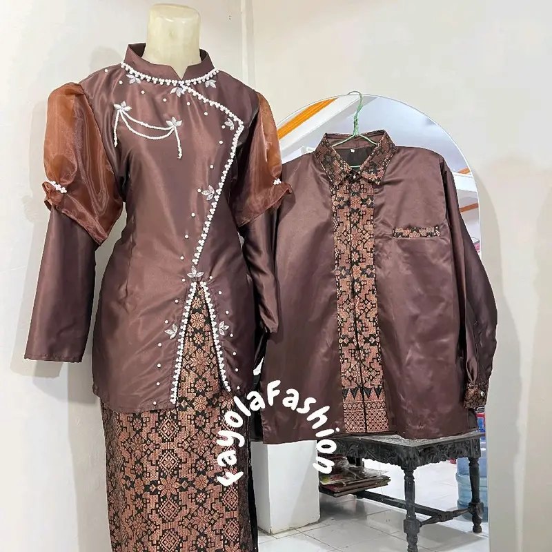 Couple Kurung Melayu Modern warna Mahogany mix Songket Palembang 4