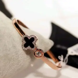 Clover Gelang Titanium Premium Anti Luntur & Anti Karat Permata Elegan Tahan Lama Mewah