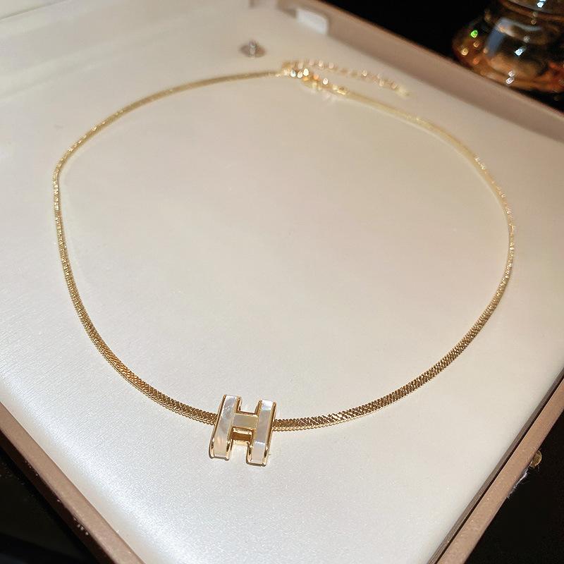 Product Introduction of Vòng Cổ Zircon, Vỏ Mạ Điện, Phong Cách Cổ Điển Dành Cho Nữ, Cao Cấp Và Giá Cả Phải Chăng, Dây Chuyền Mặt Dây Chuyền Sang Trọng, Có Màu Vàng, Bạc Và Vàng Hồng, Chống Màu, Lâu Trôi, Có Chữ Và Số, 7