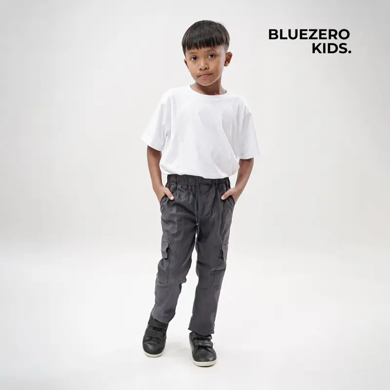 BLUEZERO KIDS Celana Panjang Anak Premium Model Cargo Usia 2 Tahun Sampai 13 Tahun Bahan Katun Twill Streatch Mulur Warna Hitam, Warna Cream, Warna Coklat, Warna Abu Tua, Warna Grey 4