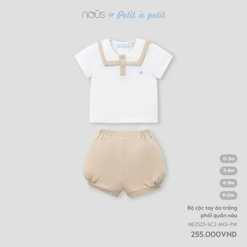 [Nous] Bộ cộc tay áo trắng phối quần nâu cho bé xinh xắn. Vải cotton cao cấp, mềm mát và thấm hút mồ hôi tốt.