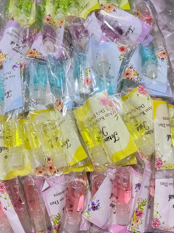 TERBARU 50 pcs dan 100 pcs souvenir pernikahan parfum kemasan plastik alas motif , minyak wangi 3ml 1