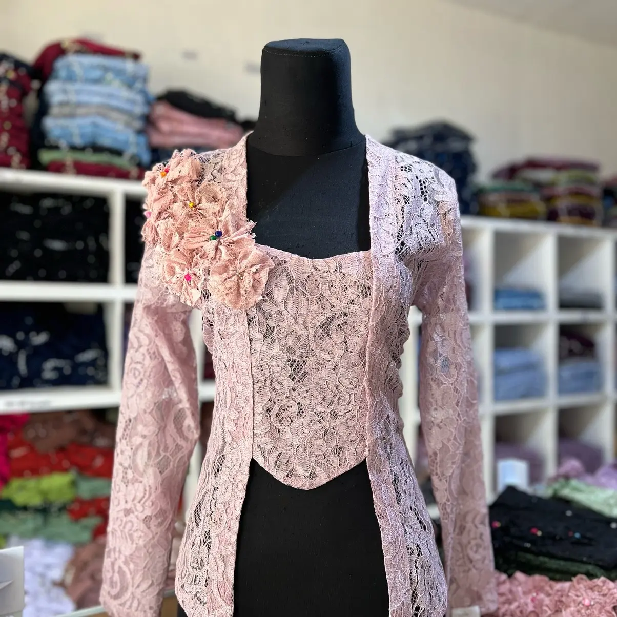 KEBAYA KUTUBARU BUNGA MODERN/KEBAYA KURUBARU SIMPLE/KEBAYA WISUDA MODERN/KEBAYA LAMARAN\KEBAYA KONDANGAN\KEBAYA WISUDA MODERN/KEBAYA WISUDA