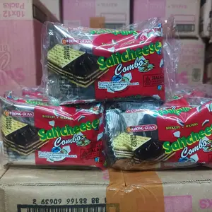 KHONG GUAN Saltcheese Combo Cream Chocolate 17 gr Rasa Unik Nikmati Kombinasi Saltcheese Cream dan Chocolate Cocok Sebagai Camilan atau Tambahan Makanan