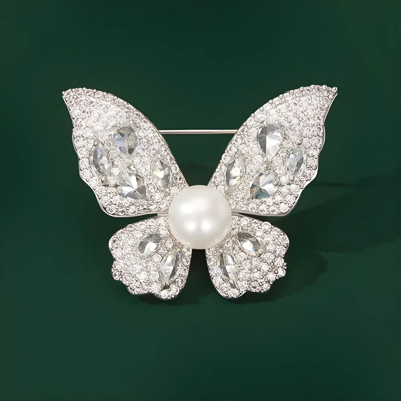 Xiaoxiangfeng butterfly brooch, high-end women's luxury pearl chest flower design, niche pin, high-end suit accessory